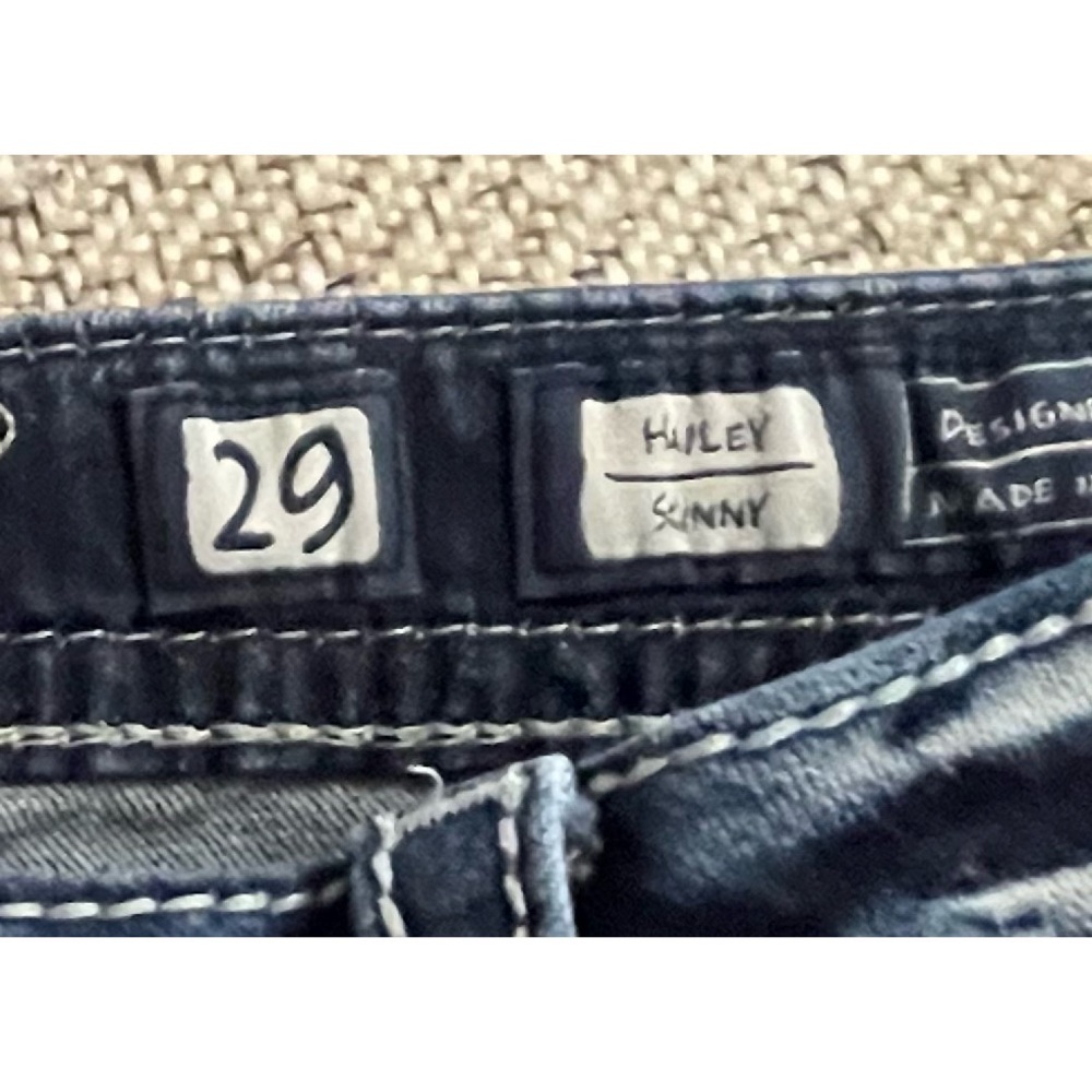 Miss Me Hailey Skinny Embroidered Fleur De Lis Jeans 29x28 Like New - Picture 5 of 11